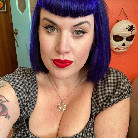 Meet your Posher, Kim - Picture 2 of 3